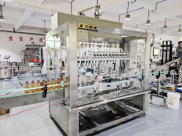 玻璃水全自动灌装机实拍展示