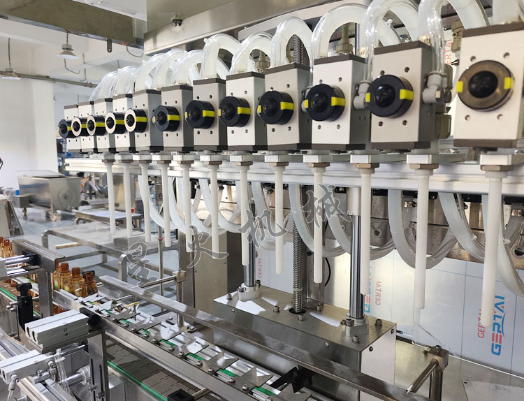 全自动化工溶液灌装机实拍